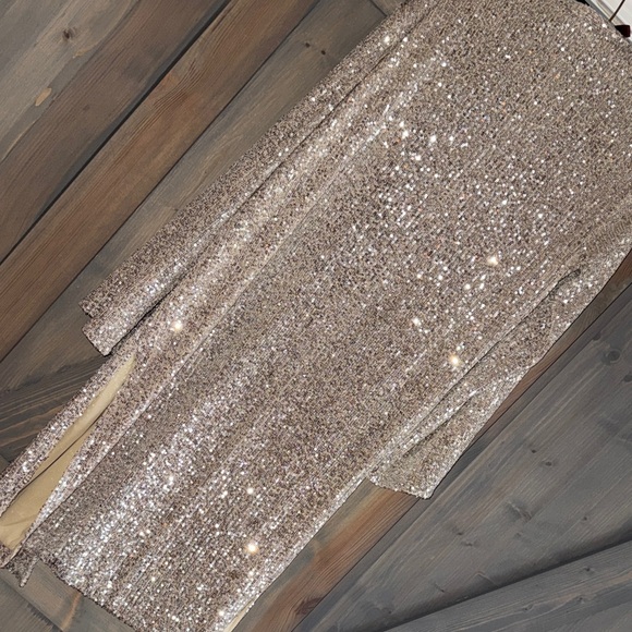 By Together Sparkling Sequin Robe - Picture 4 of 5